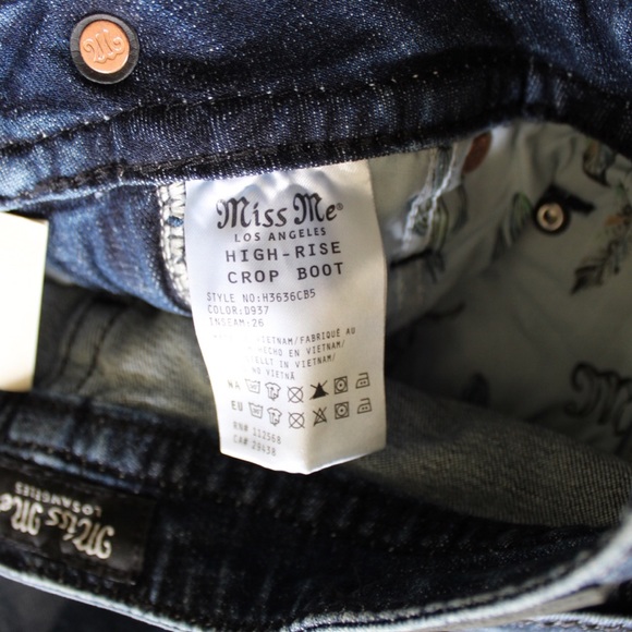 Miss Me Jeans NWT High Rise Cropped Boot with Flared Open Hems 26 2 Bling - Picture 11 of 12